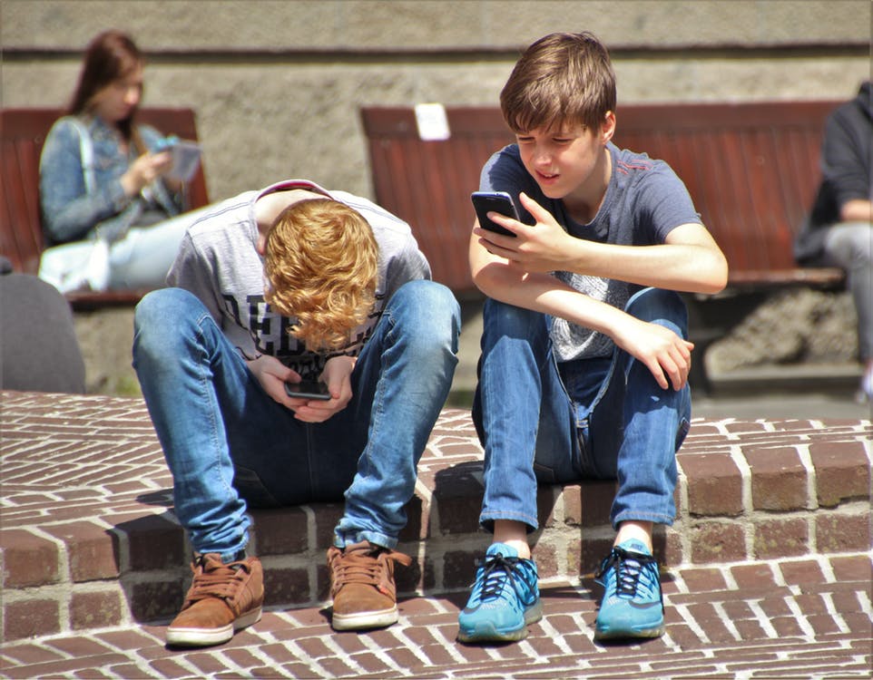 teen gadget addiction